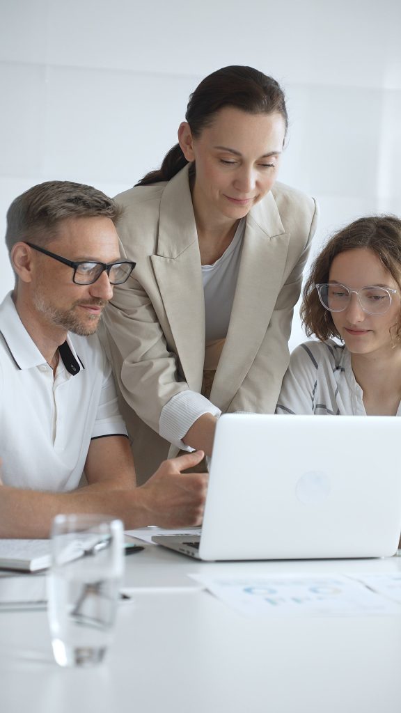 ecommerce seo strategy by a team of 3 collaborating